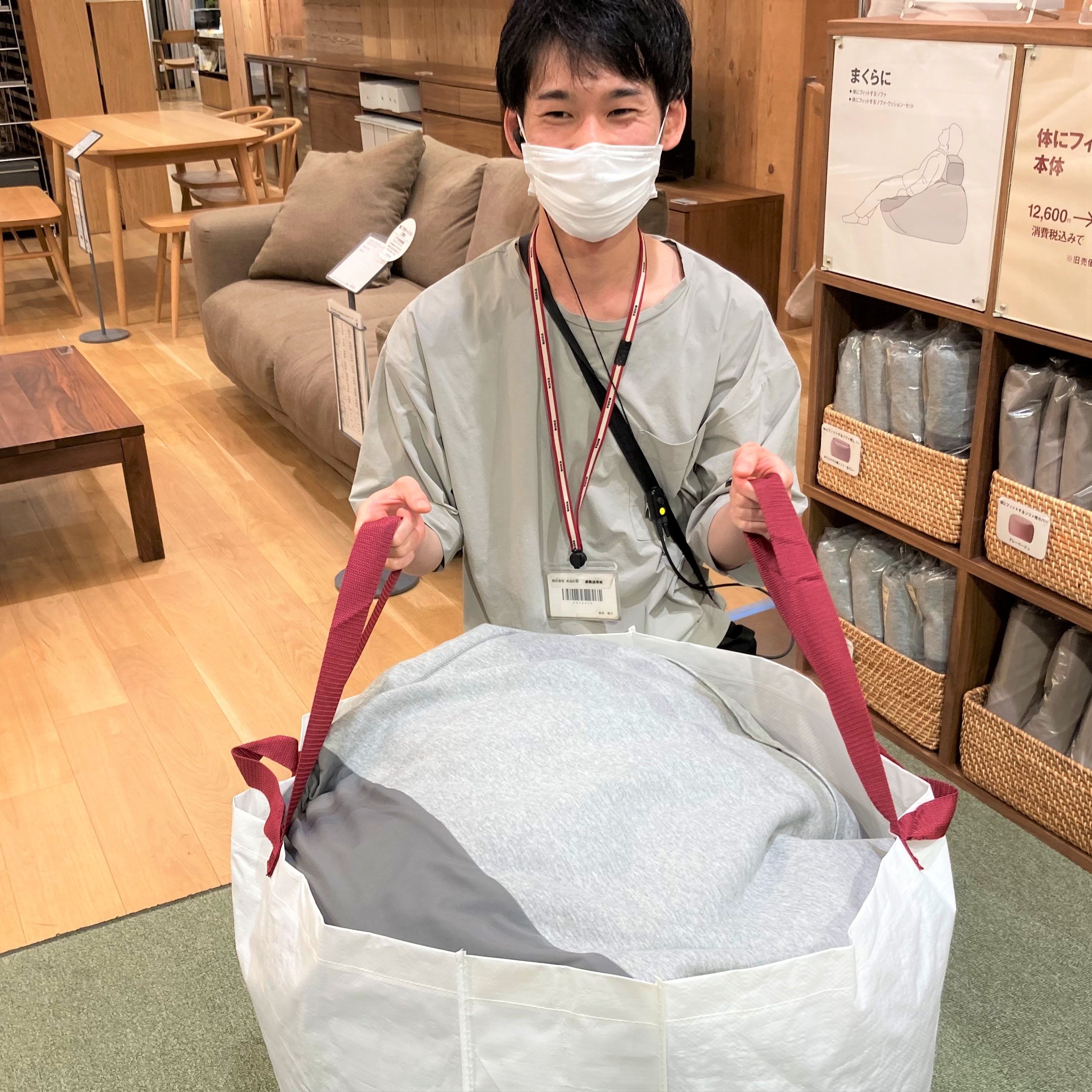 【イオンモールKYOTO】体にフィットするソファも1個入ります