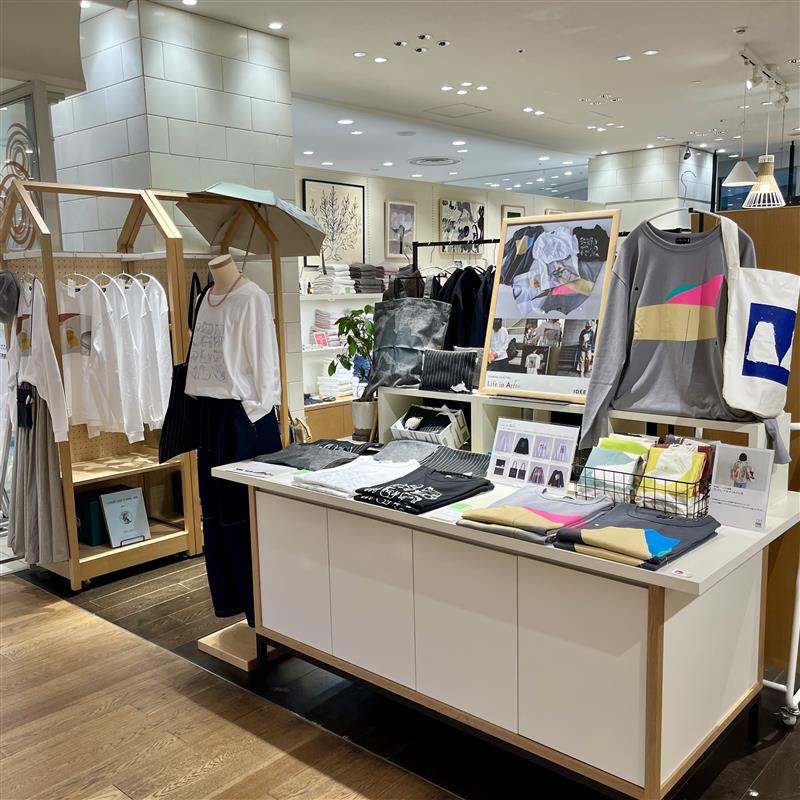 【IDÉE渋谷店】「アートを纏う」新作ロングスリーブTシャツ発売_Smg15d