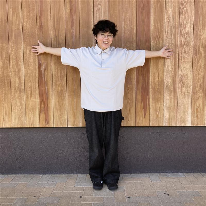 ポロTを着たスタッフ