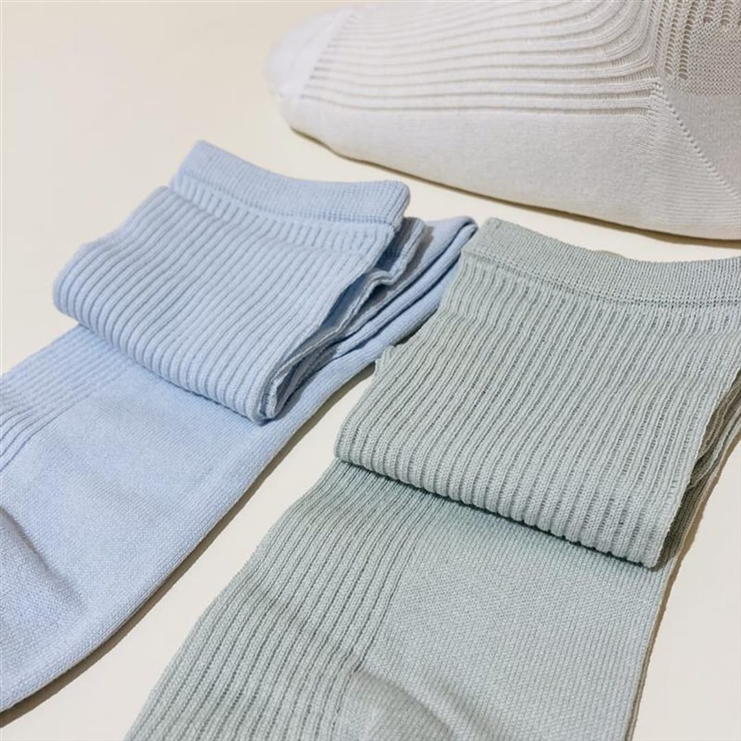 【イオンモール熱田】コーディネートのポイントに。カラー靴下｜スタッフおすすめ