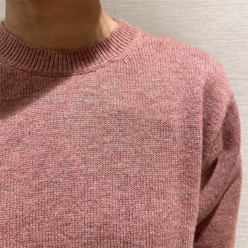 ニットの襟もと