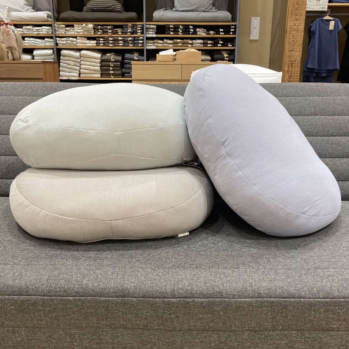 クッションが並んでいる