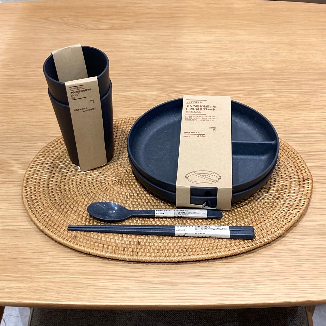 黒いカトラリー写真