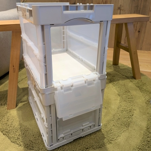 横蓋があいた折りたたみコンテナの画像