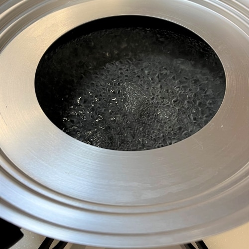 鍋に受け台をセットした画像