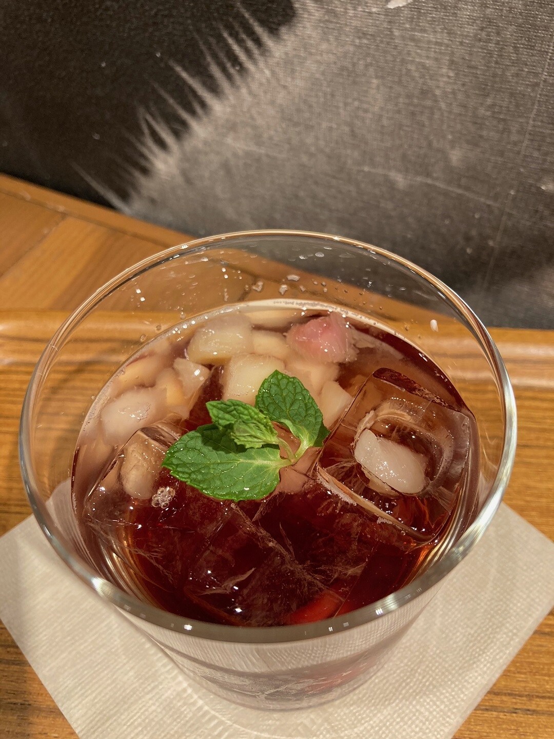 【CafeMUJIキャナルシティ博多】おすすめのドリンク　桃とザクロのソーダ