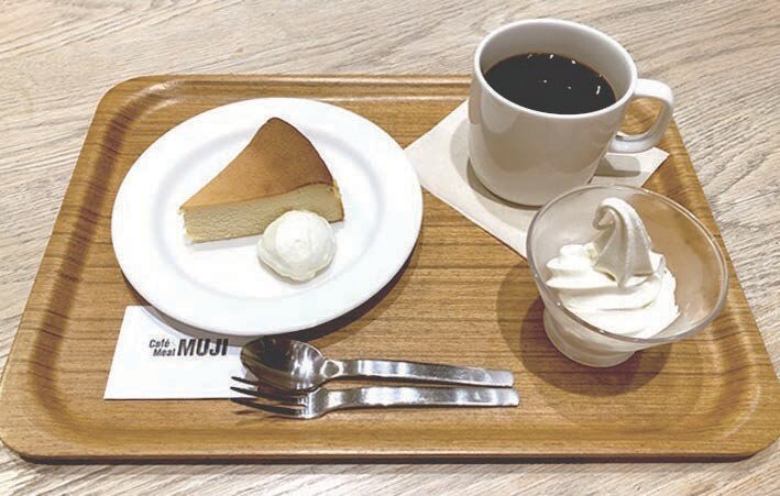 チーズケーキ、ミニソフト、ホットコーヒー
