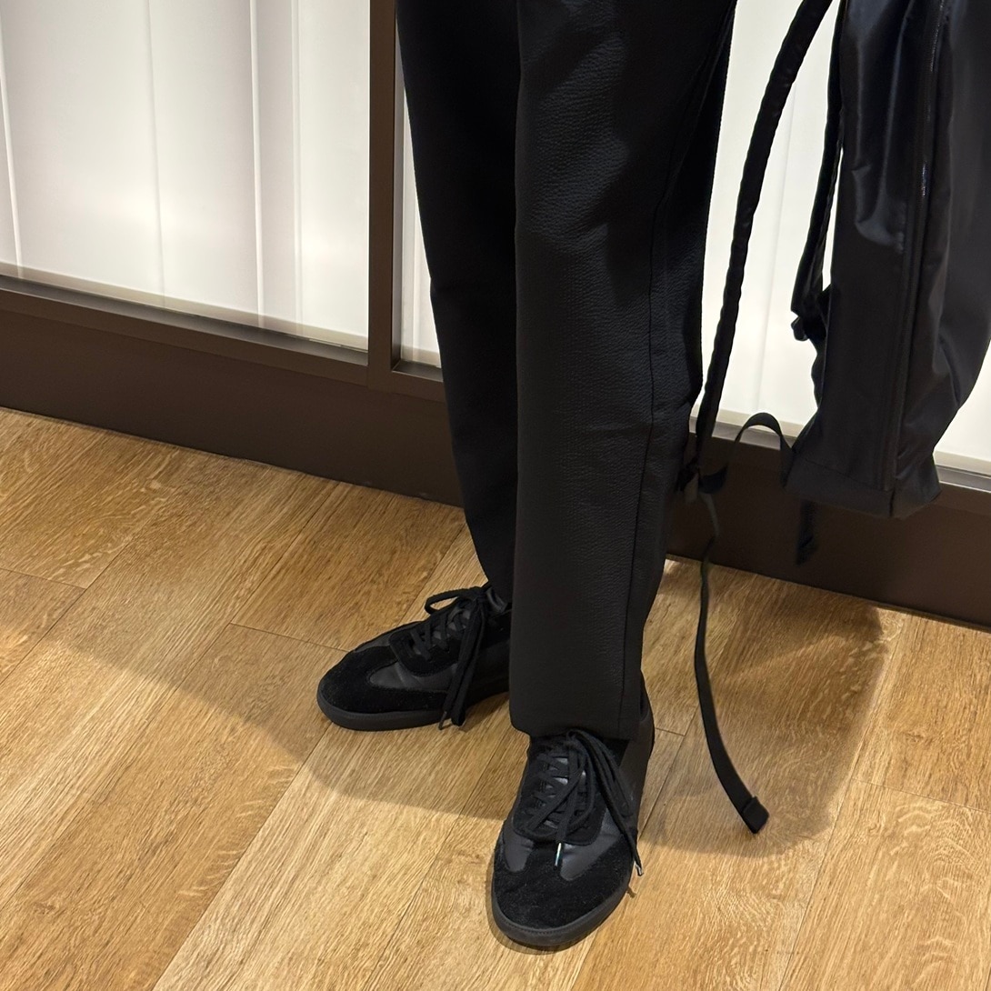 神戸阪急_風を通す紳士
