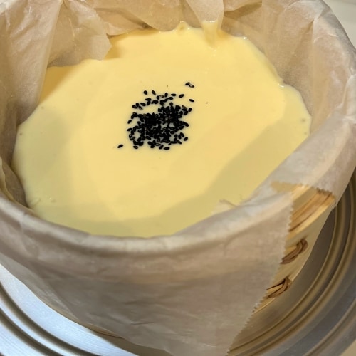 蒸篭の中に生地が入った画像