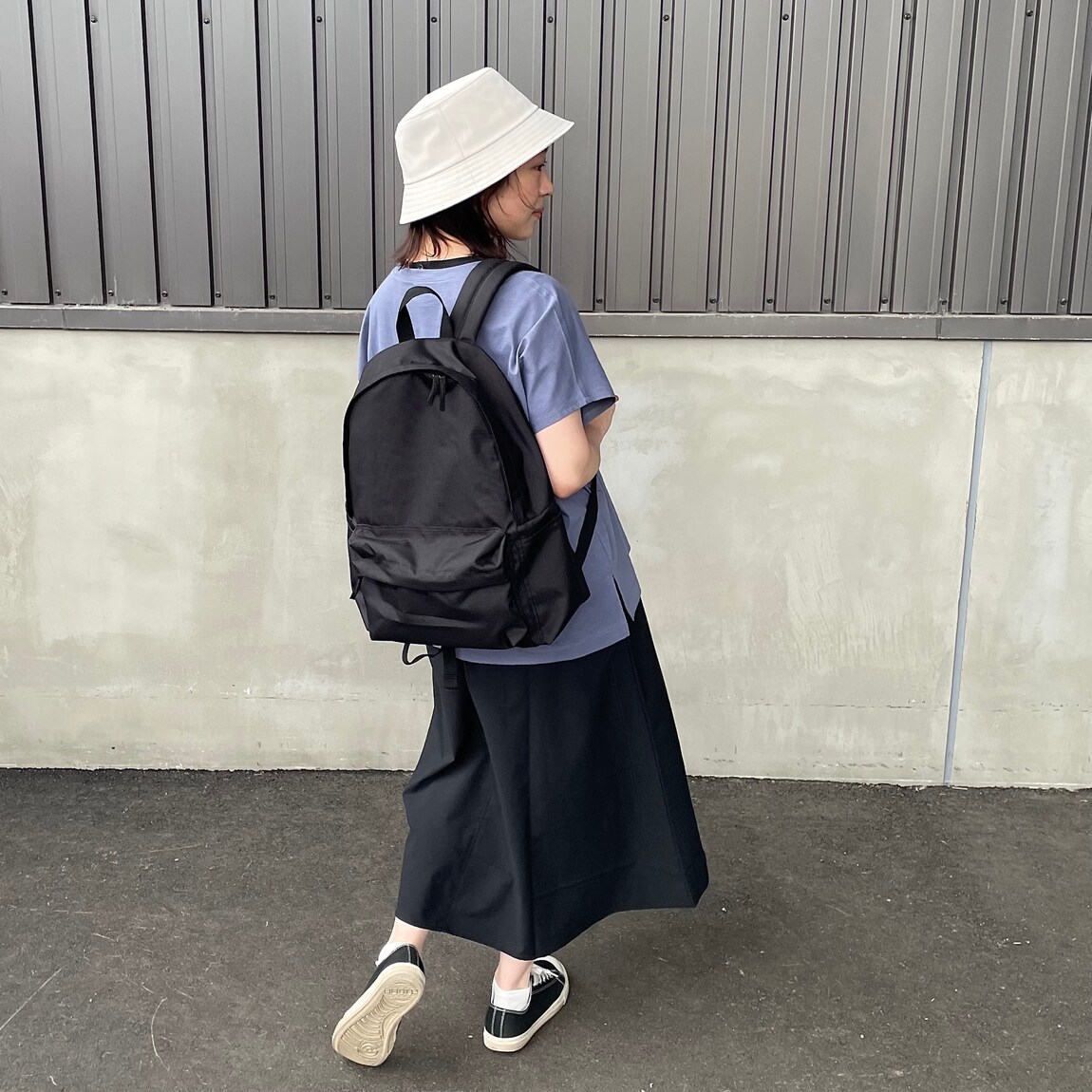 後ろ