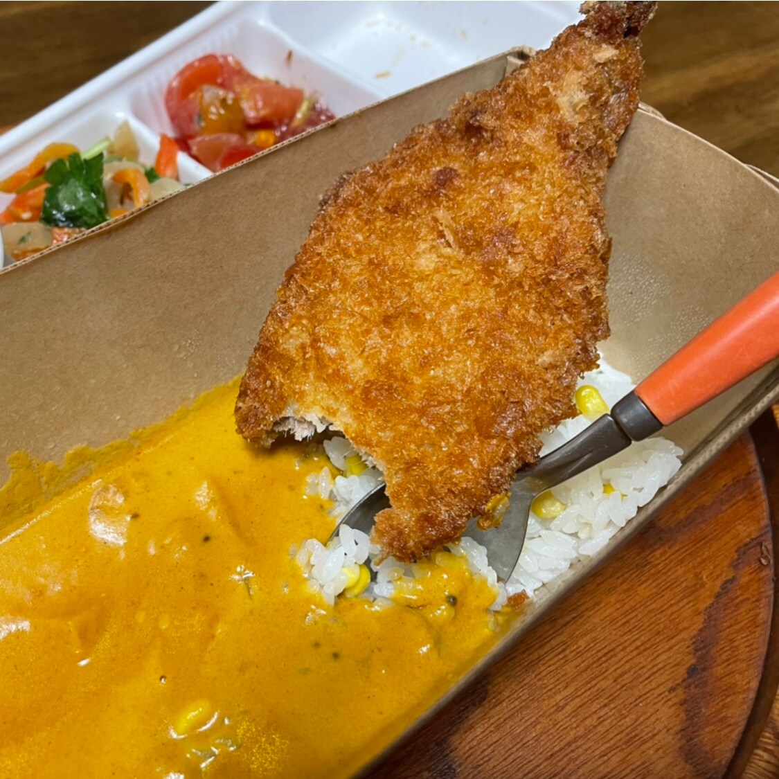 イワシフライとカレーの写真