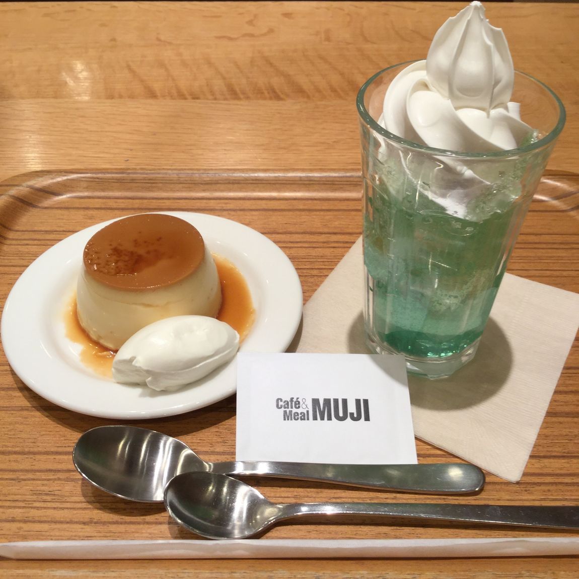 プリンとメロンクリームソーダ