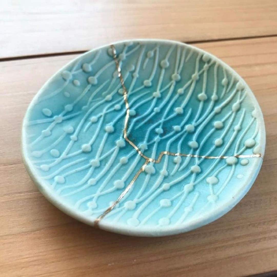 金継ぎした器の画像