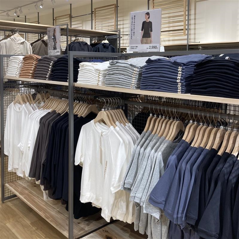衣服雑貨の売場です