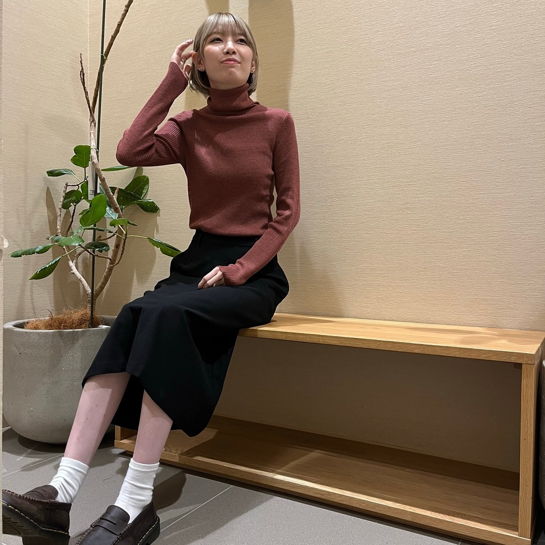 座って