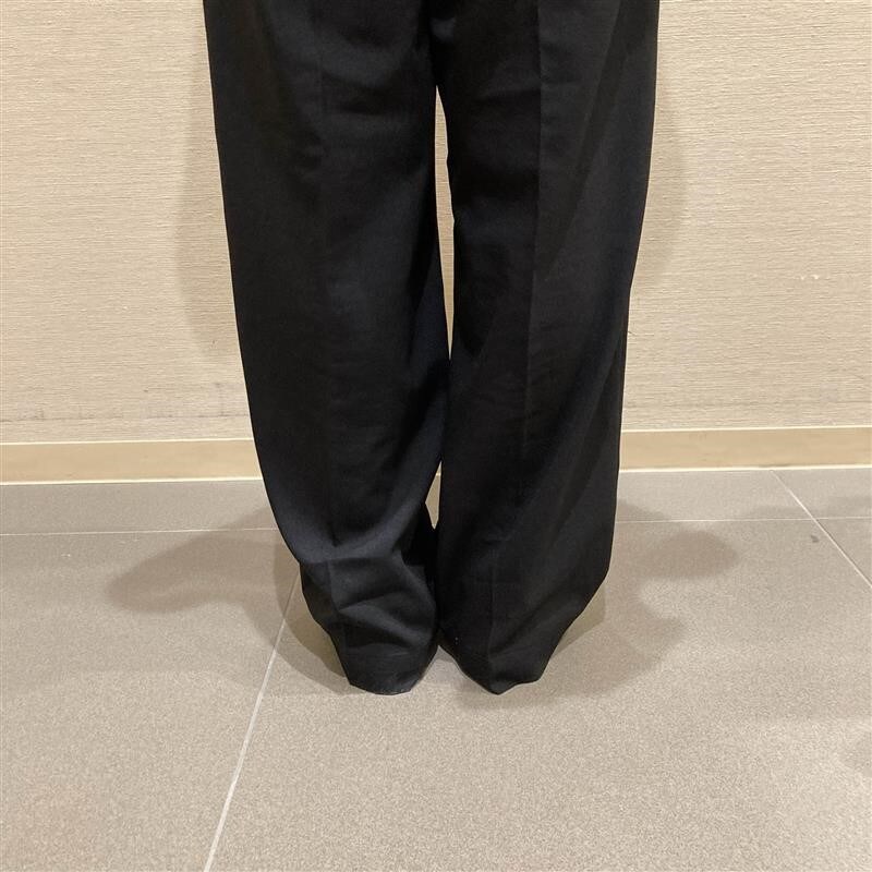 裾上げ前のパンツ