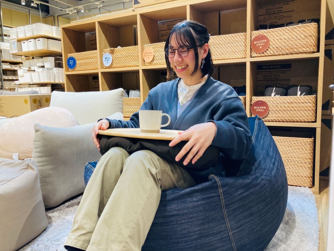 体にフィットするソファ2