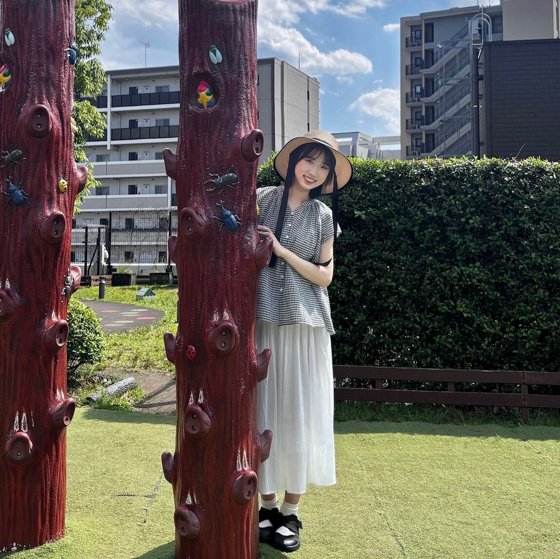 強撚ボイルシリーズをセットアップで着た女性