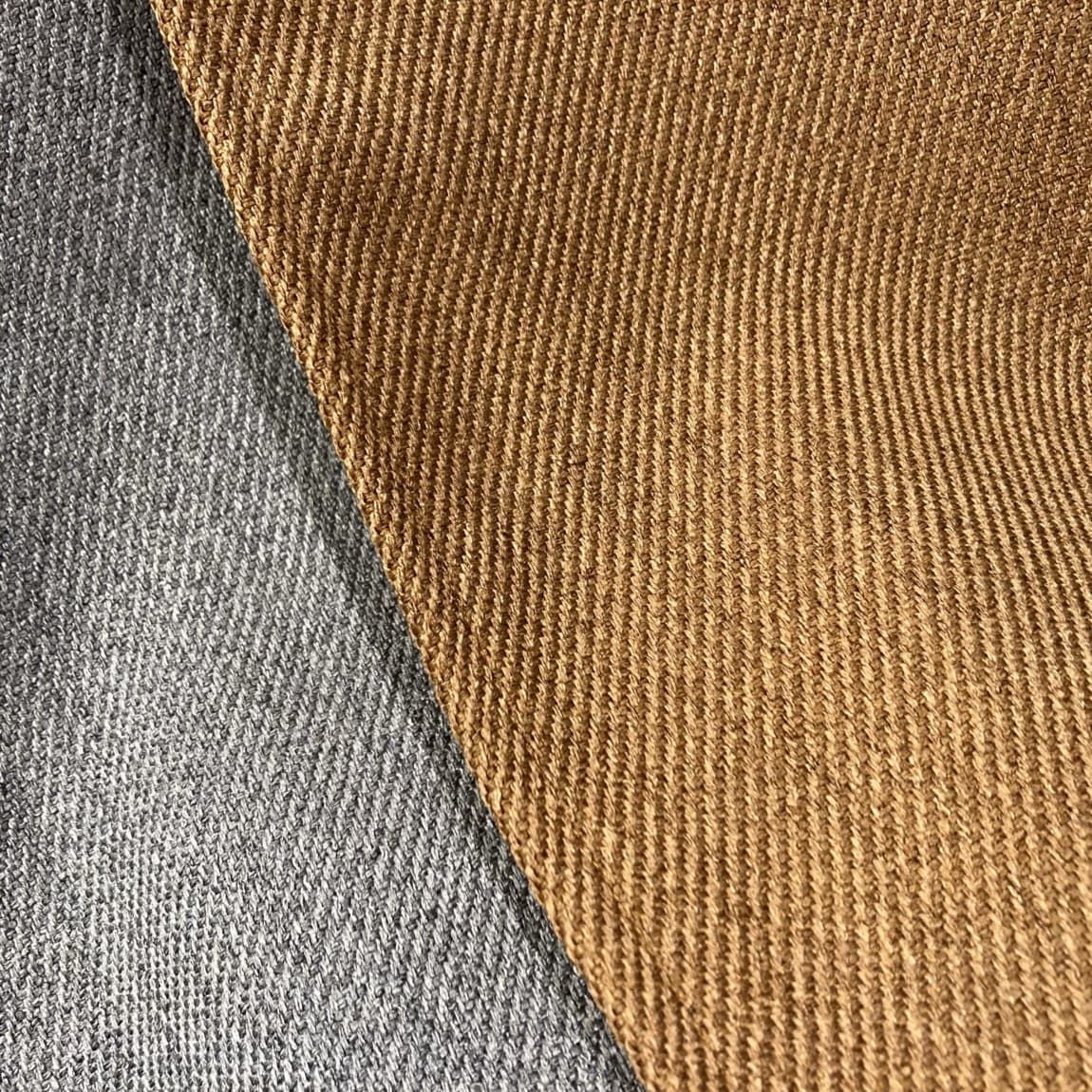 脚付スツール生地サンプル