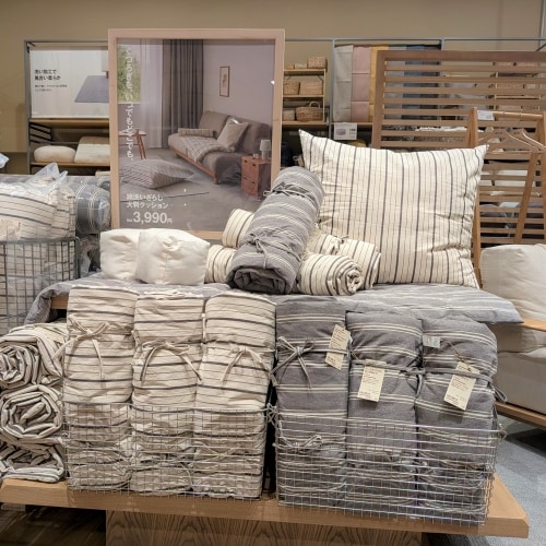 洗いざらしクッションの売場画像