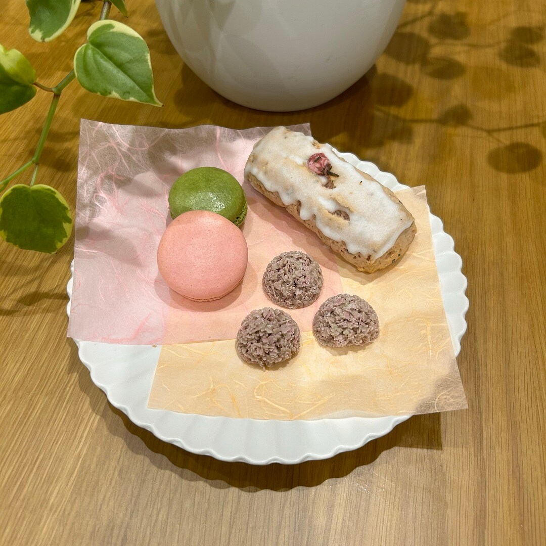 桜クランチ、マカロン、スコーン