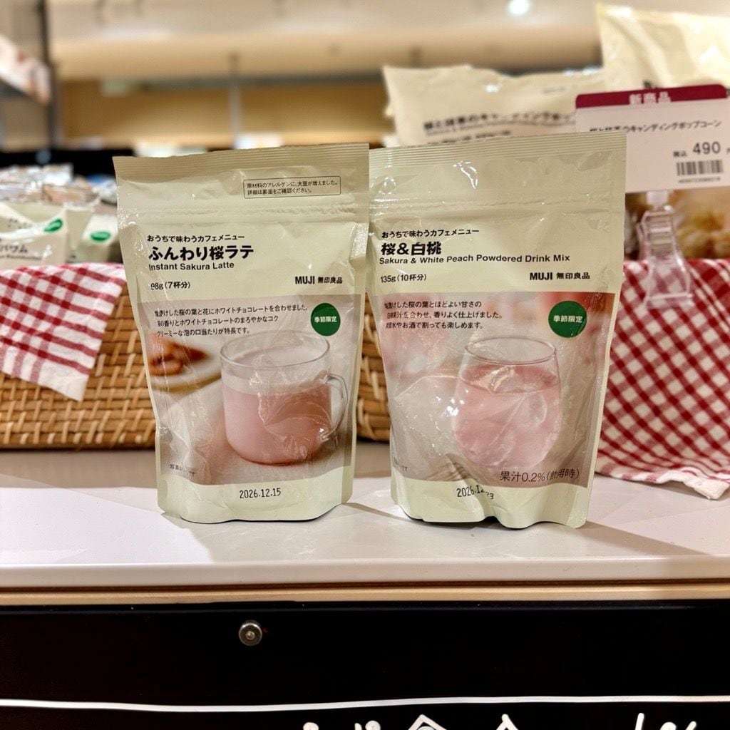 リニューアルした桜ラテと、桃と桜の組み合わせた春らしいドリンク