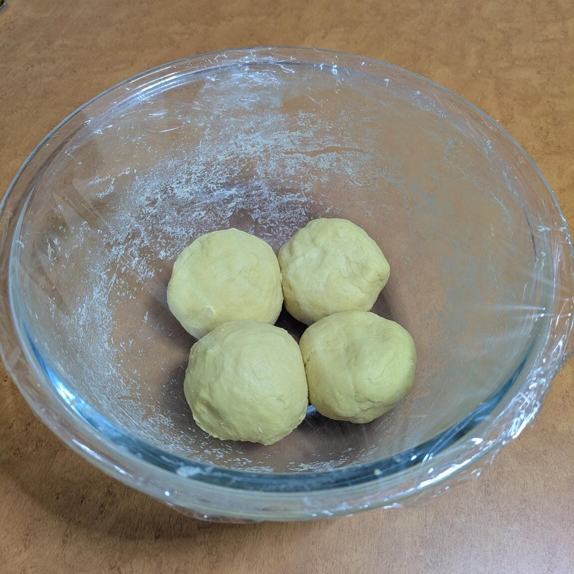生地を四等分した様子
