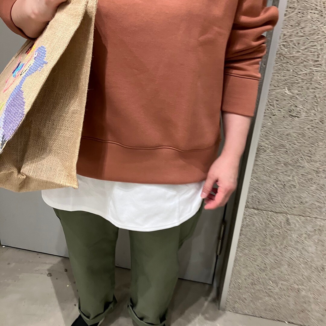 トップス　裾アップ