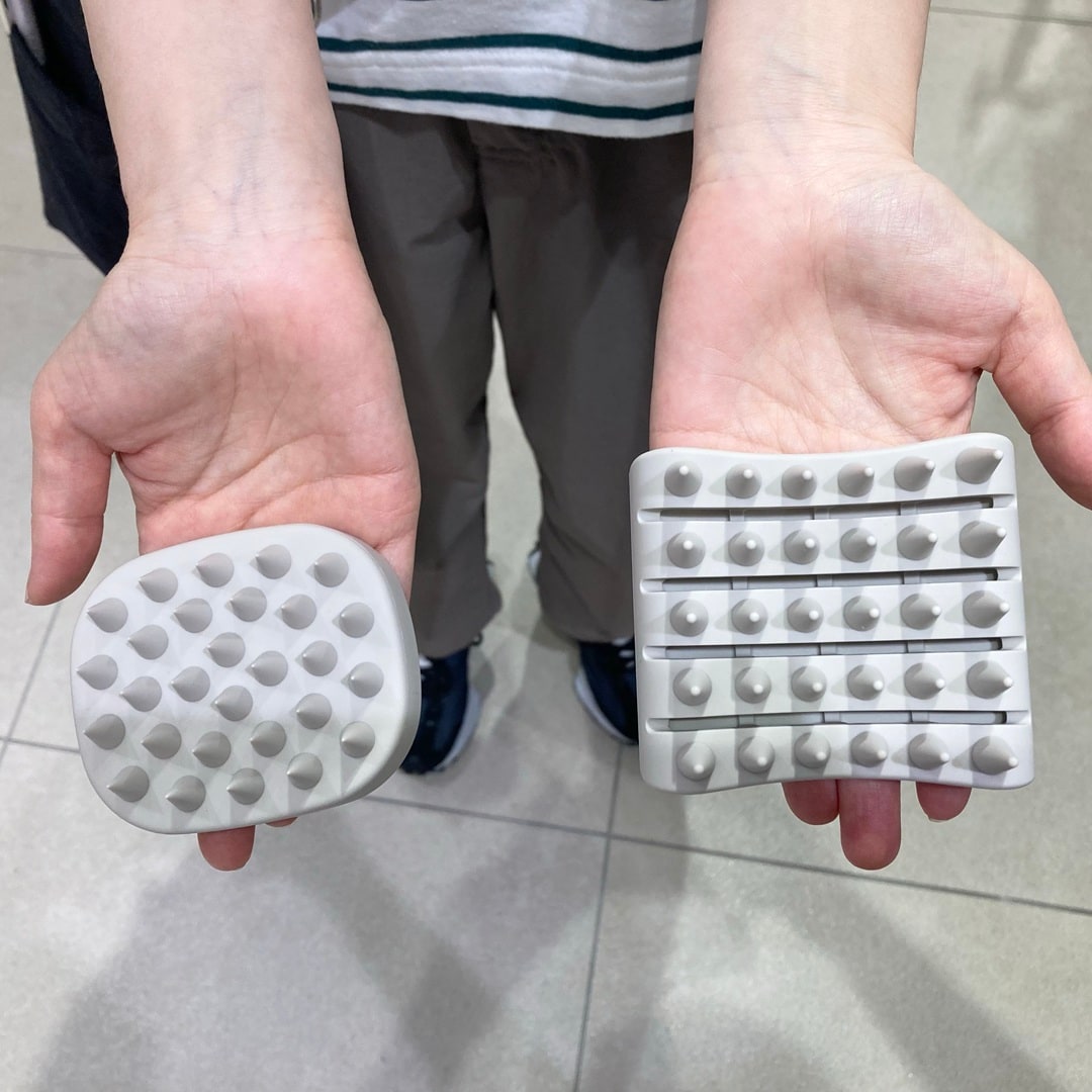【アクアウォーク大垣】シリコーン頭皮ケアマッサージブラシ_7PUCHZ