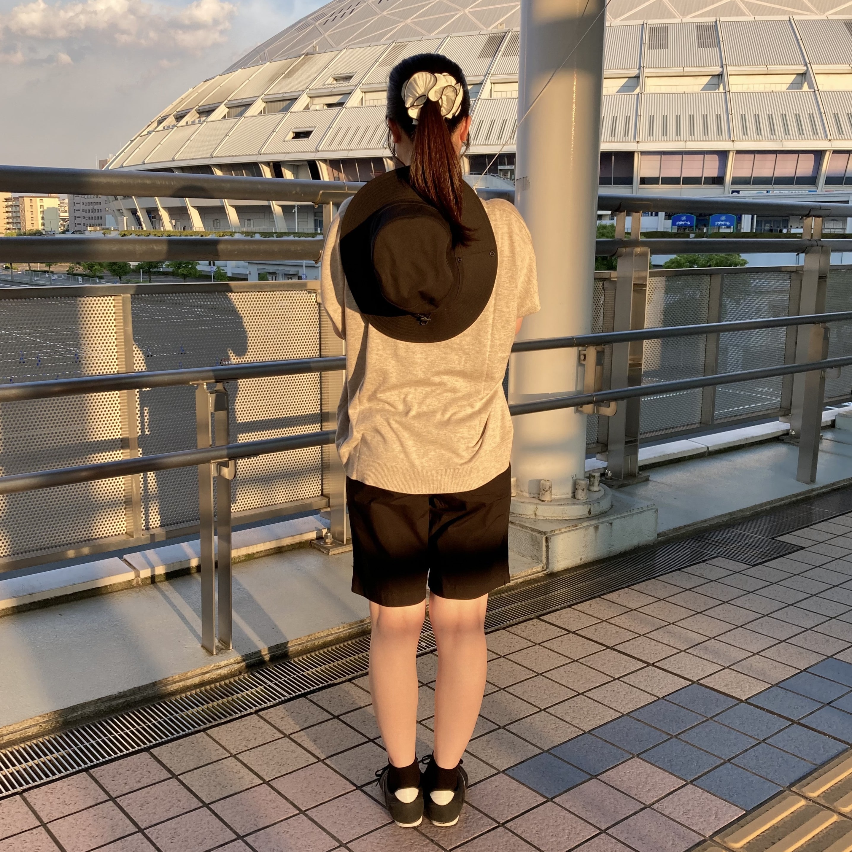 背面