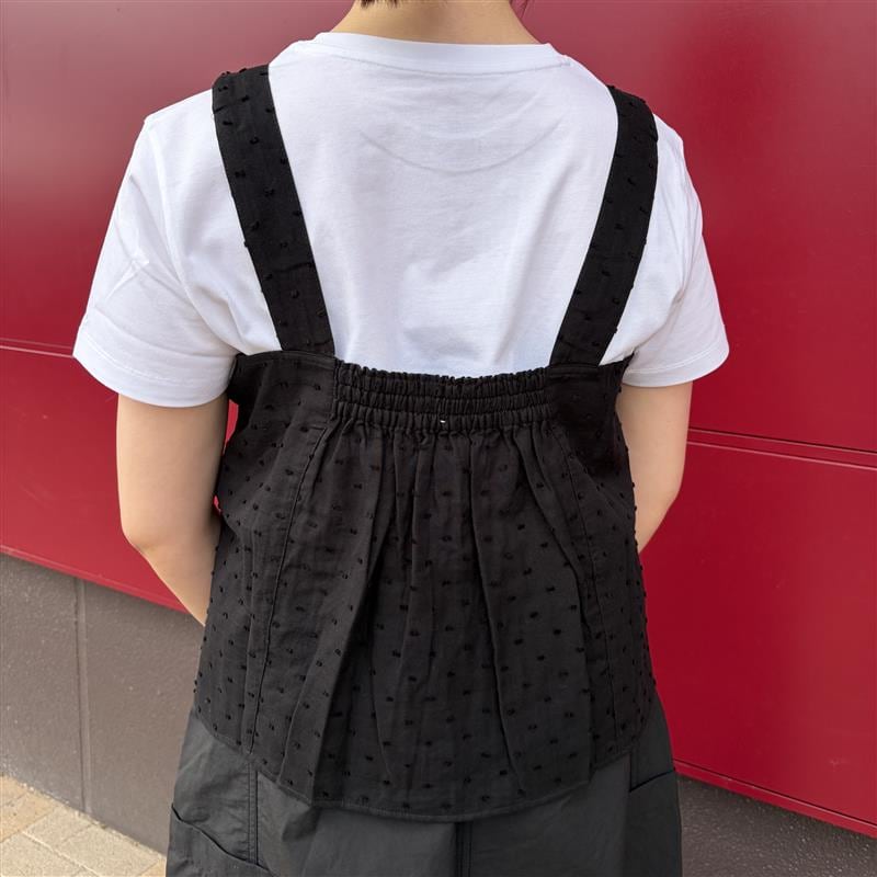 スタッフスナップ上半身後ろ