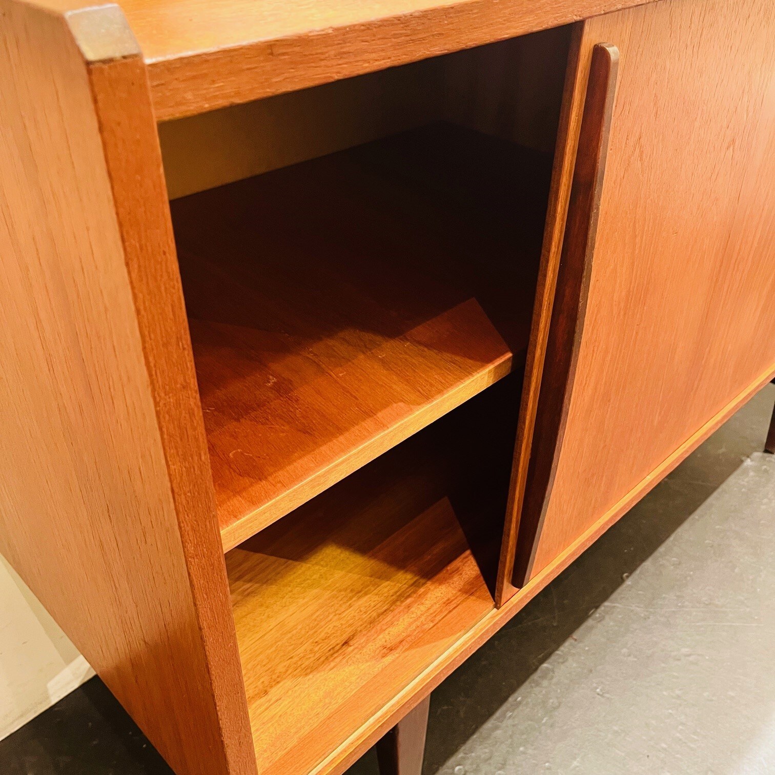 VINTAGESIDEBOARD3