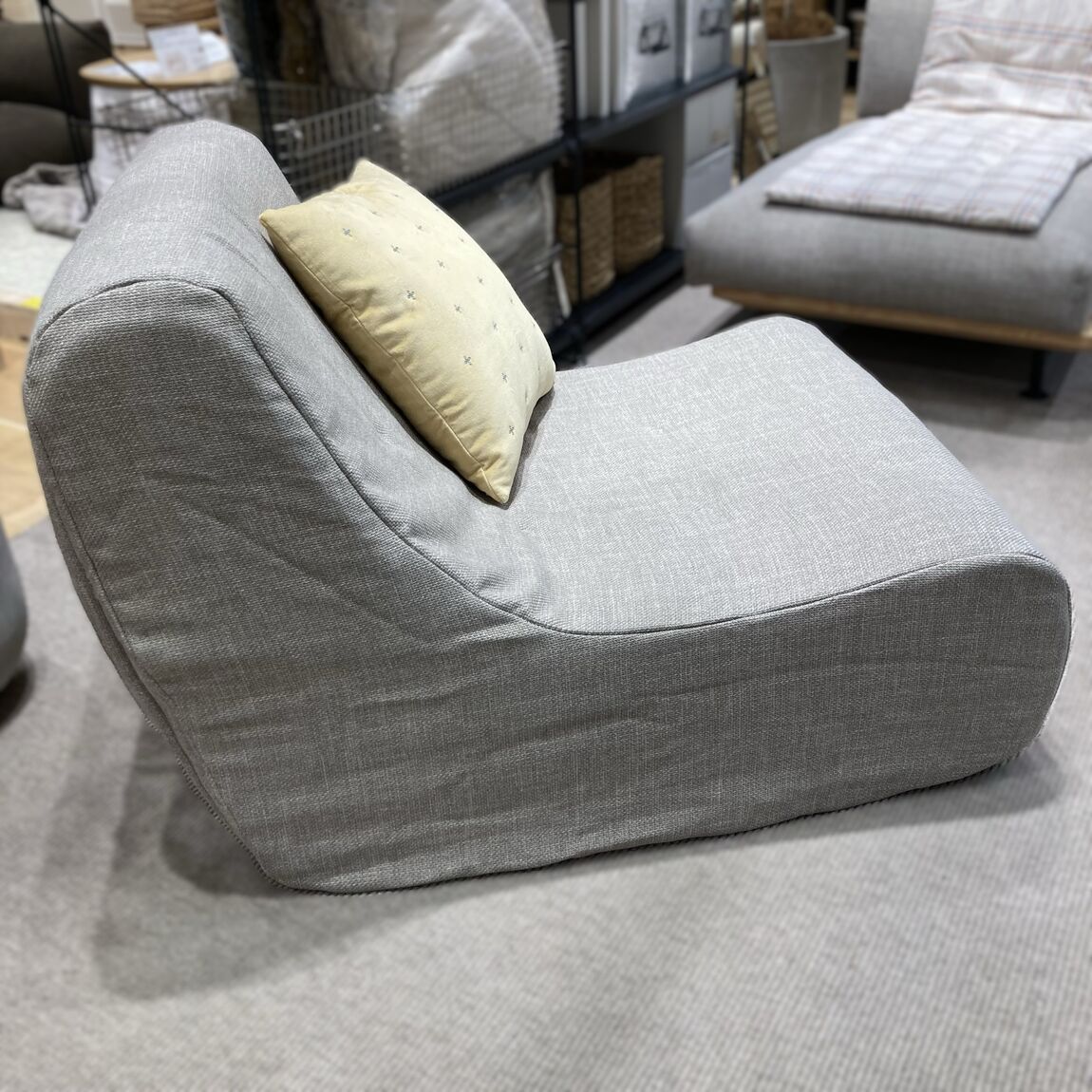 【イオンモール岡山】新用品 ゆったり座れるパーソナルソファのご紹介_vx19cr