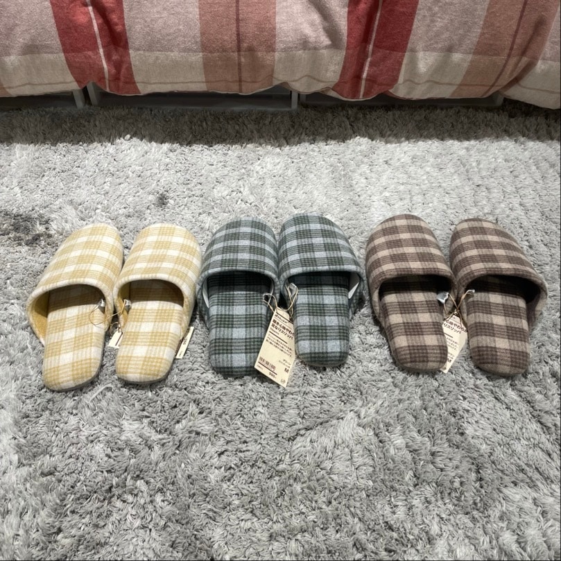 チェックが特長の可愛いスリッパ