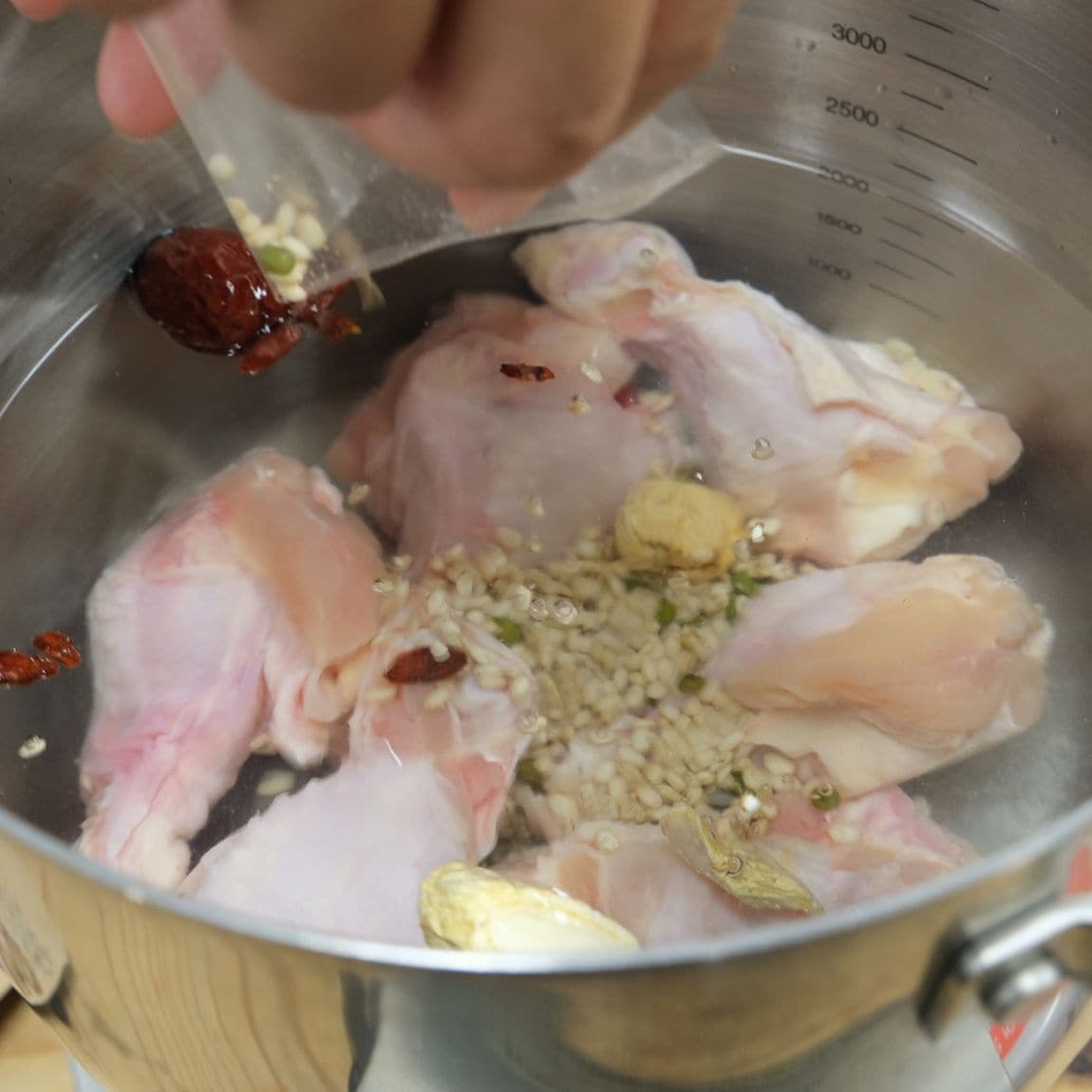 堺北花田】材料は鶏肉だけ、本格サムゲタン｜試食販売のお知らせ