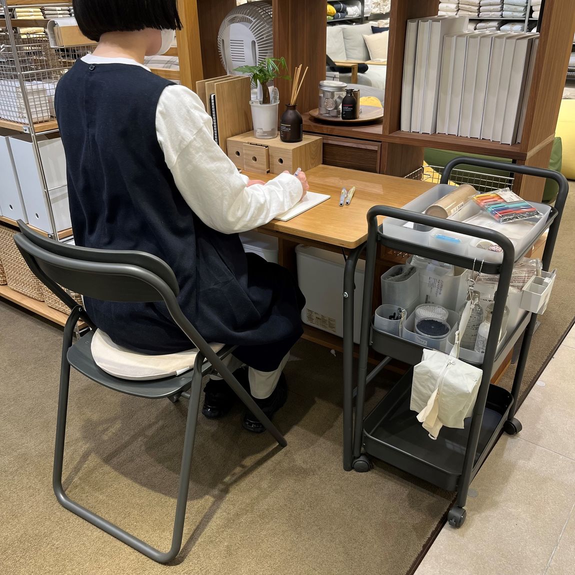MUJI (無印良品) - 無印良品 机 引出し 椅子 3点セット 無印良品 高さが変えられる木製テーブルと、木製アームチェアを