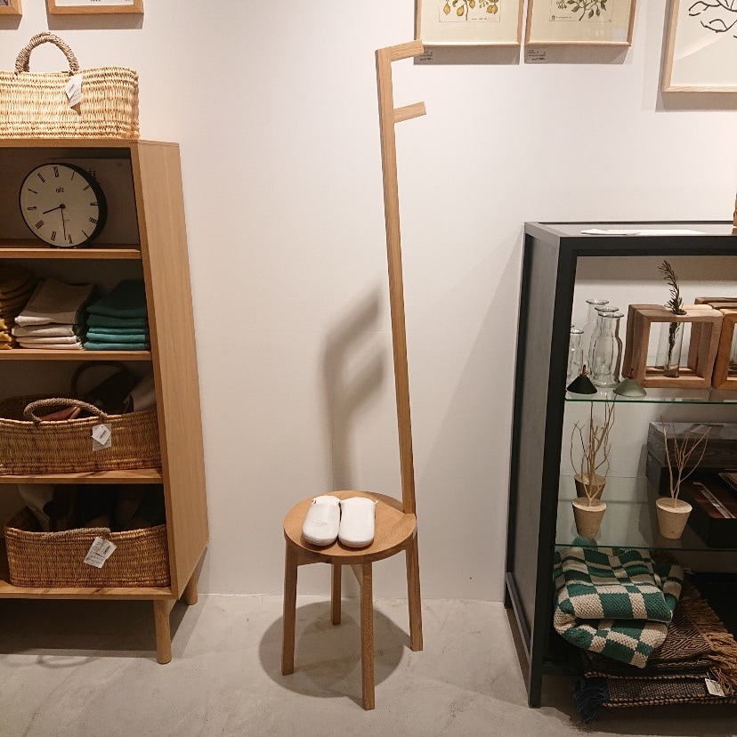 ■IDEE/イデー■コートハンガー　スツール　サイドテーブル　ナチュラル □IDEE/イデー□COAT HANGER by Marina/コートハンガー スツール