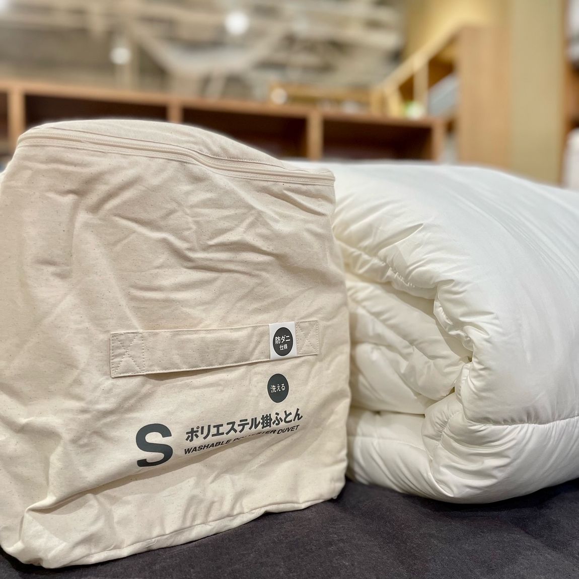 ぷ*中様 無印良品 洗えるポリエステル掛ふとん SW Amazon｜無印良品 洗えるポリエステル掛ふとん 白 ダブル 190×210cm 防