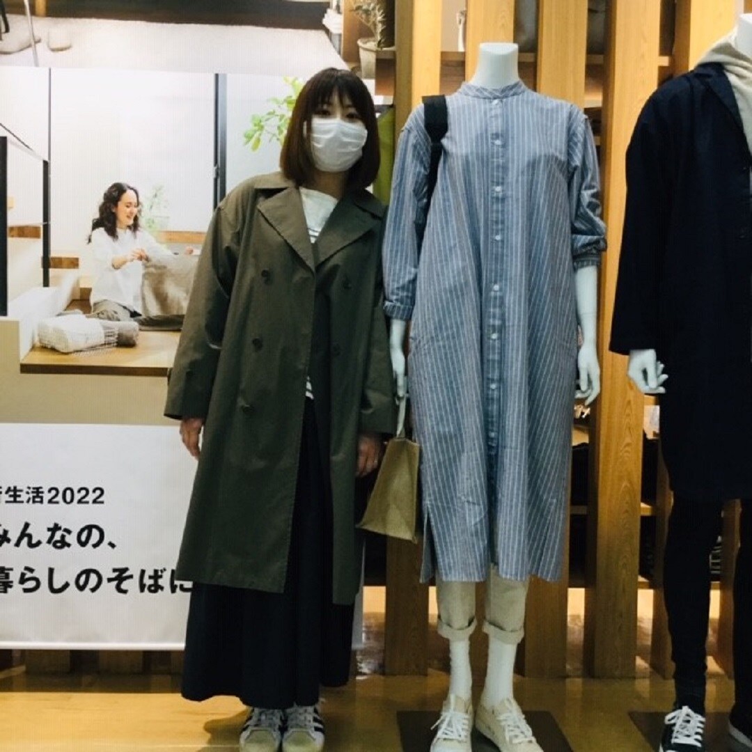 つかしん】自分らしく着る。撥水トレンチコート。｜ 無印良品