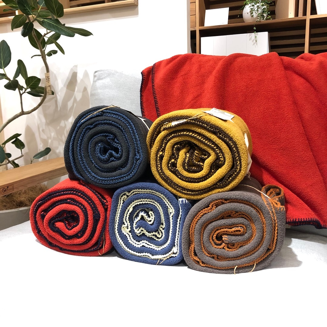 エブリイOkanaka津高】動物クッションとブランケットの紹介｜ 無印良品