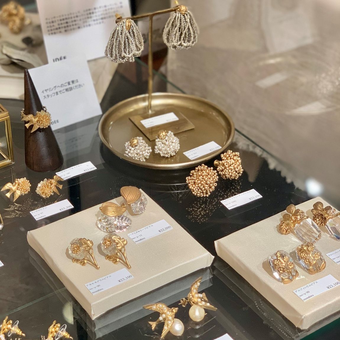 monshiro / suzuran bouquet earring