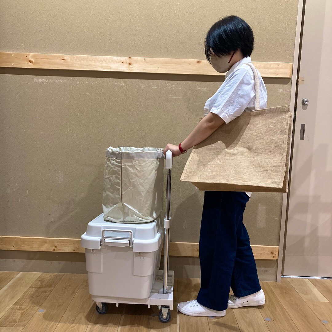 豊見城ウイングシティ】生活に必要十分なサイズの台車｜ 無印良品