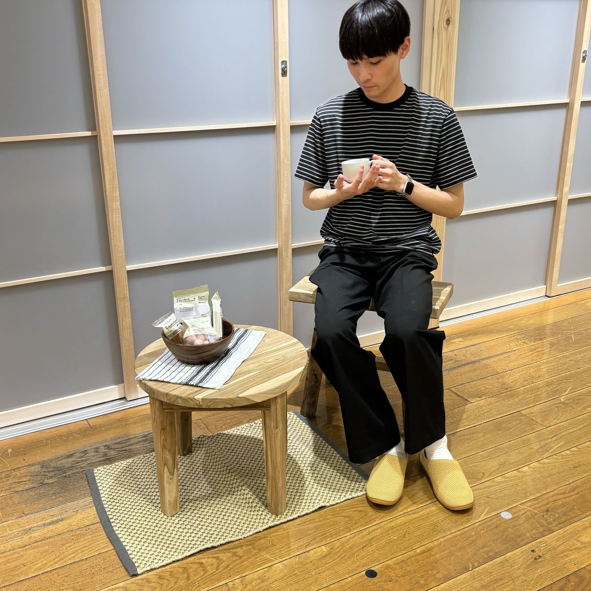 新宿通り】家屋の廃材を、活用した家具｜ 無印良品