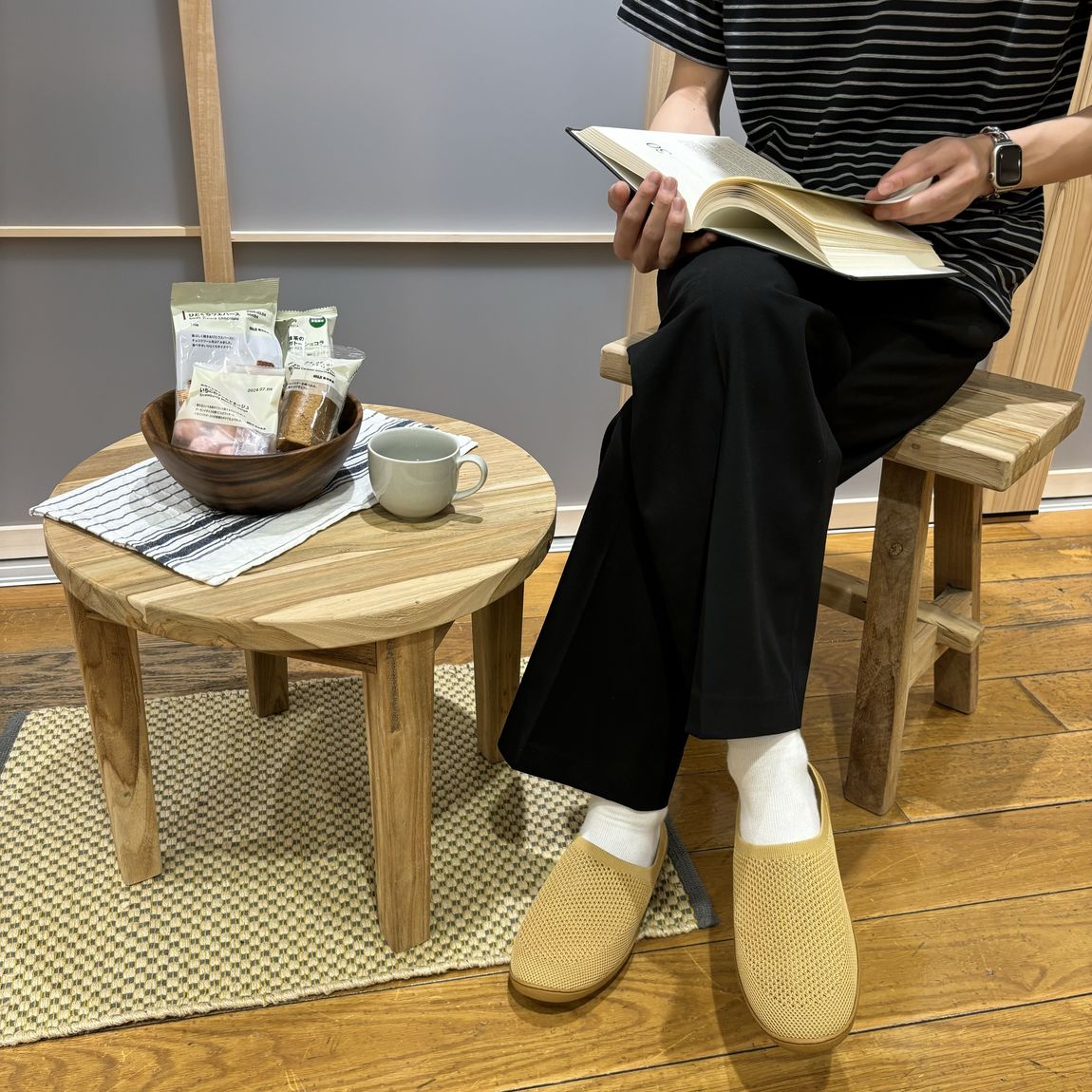 新宿通り】家屋の廃材を、活用した家具｜無印良品 新宿通り