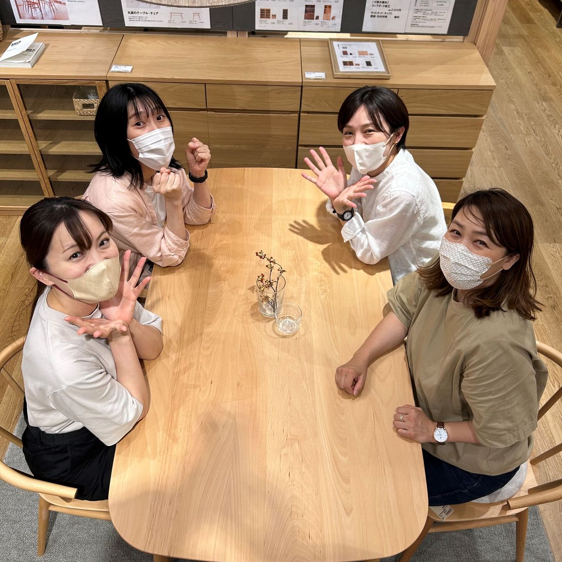 ブナ材テーブル正方形　無印良品 サイズ感が嬉しい。無印良品 ブナ材コンパクトテーブルをご紹介。【TFM