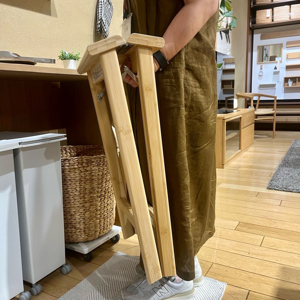 神戸BAL】ちょっと腰掛けたい時に.｜無印良品 神戸BAL