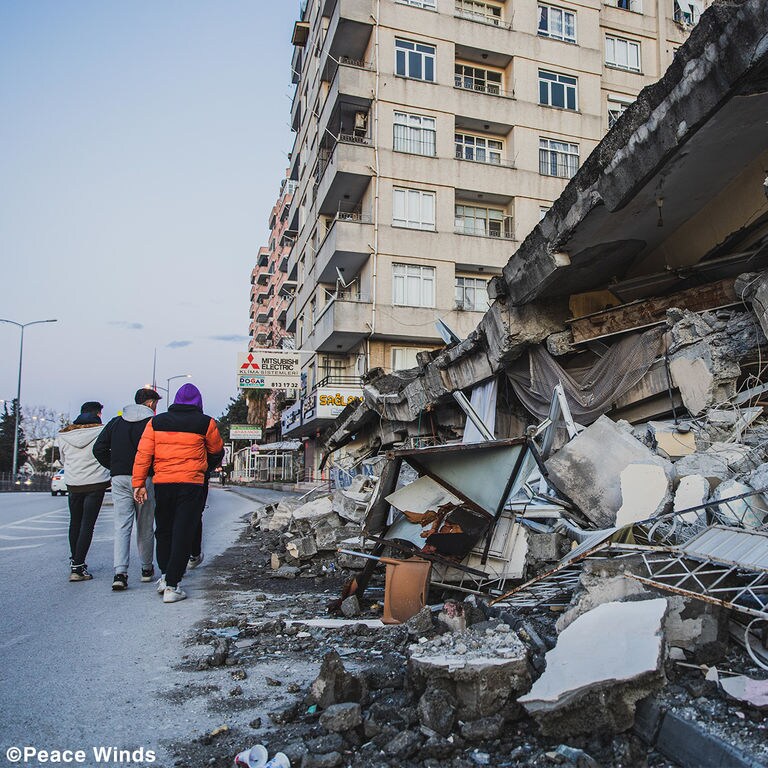 地震で倒れた建物