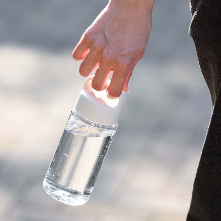持ち運びやすい ドリンクボトル