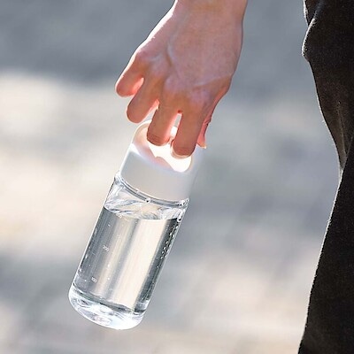 持ち運びやすい ドリンクボトル