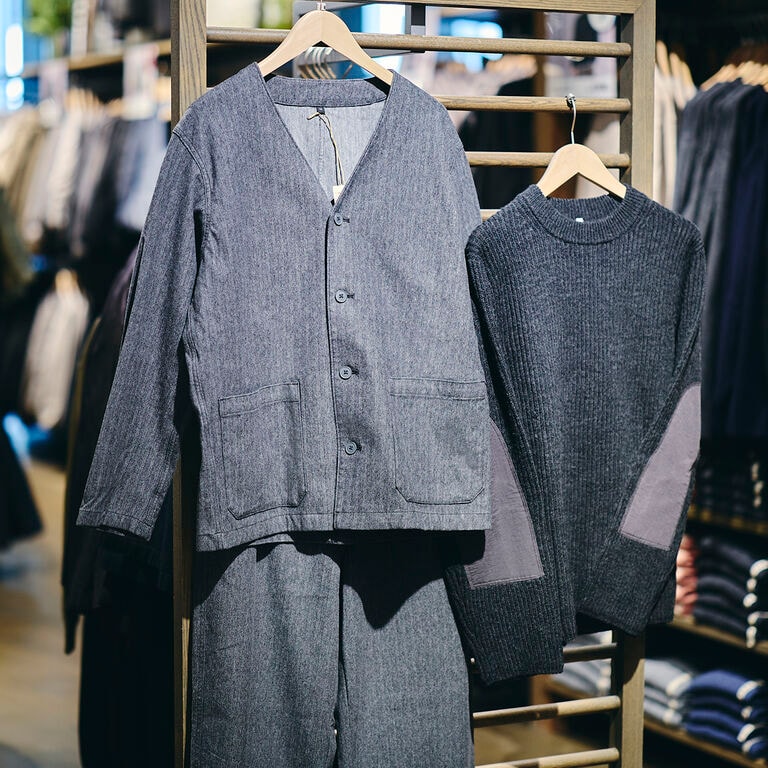 服好きスタッフが、「無印良品週間」で買いたいもの | 起毛ヘリンボーンのセットアップ、エルボーパッチ付きクルーネックセーター